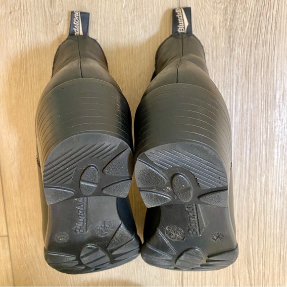 Blundstone 1671 pull on Chelsea heeled boot black 9.5 - Picture 11 of 12